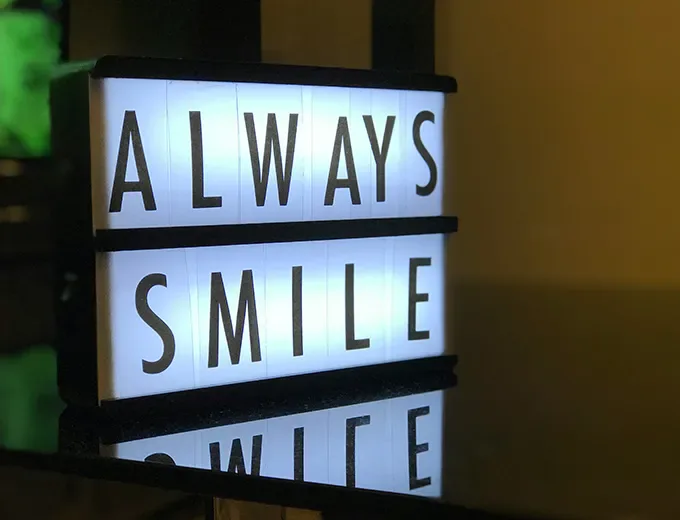 Porcelain veneers to enhance smile aesthetics
